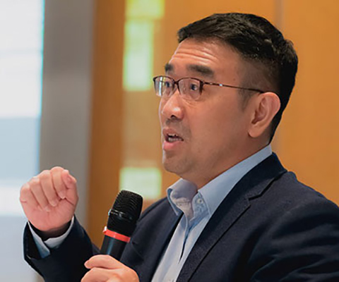 FX 2019 Outlook: Will the USD continue to race ahead or will it start losing steam? UOB FX experts weigh in.