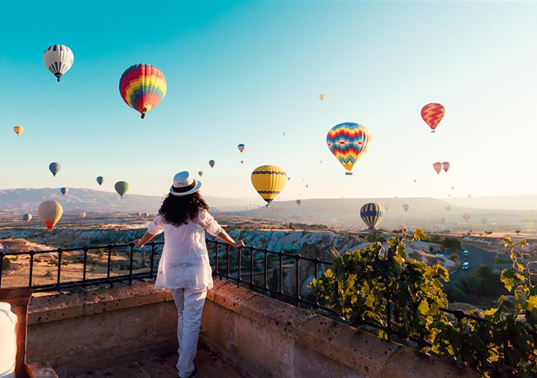Enjoy up to 1% cashback overseas, no min. spend, no cap and no FX fees when you travel with Singtel-UOB Card!
