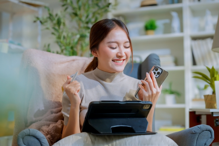 /Get S$10 cashback when you use UOB TMRW