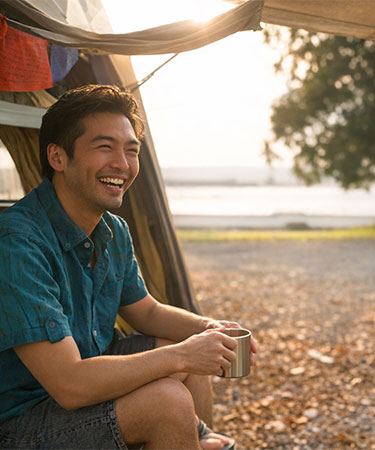 Earn miles with KrisFlyer UOB Account – lifestyle banner featuring travel rewards and overseas spending