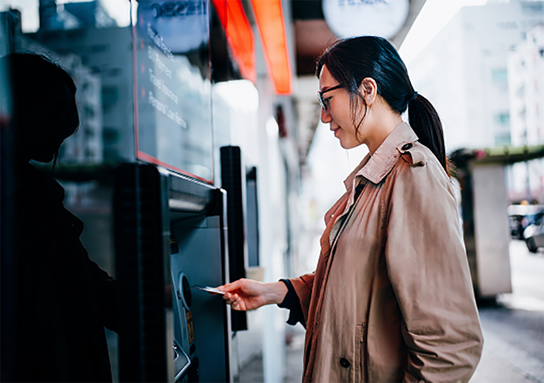 Withdraw cash for less overseas