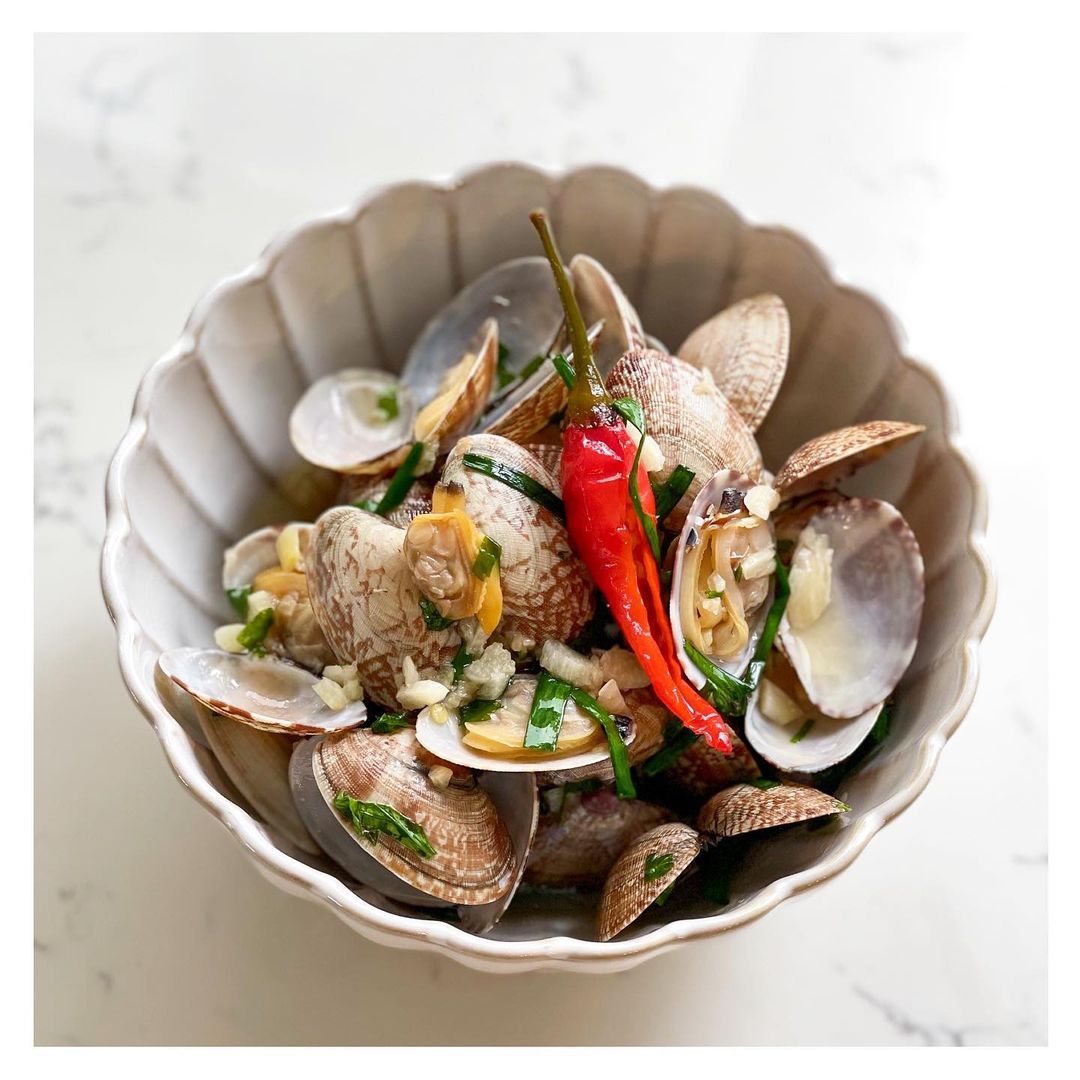 Spicy Sake Steamed Clams