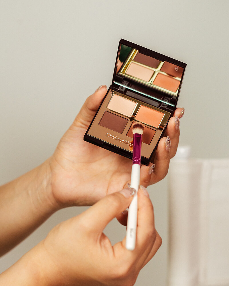 Roseanne’s Pro-Tip: To balance out the look between both eyes (especially for those who have single or uneven eyelids), Roseanne recommends following blending the eyeshadow up to your eyeball socket because this is something everyone has and would serve as the best guideline for where your eyeshadow should end.